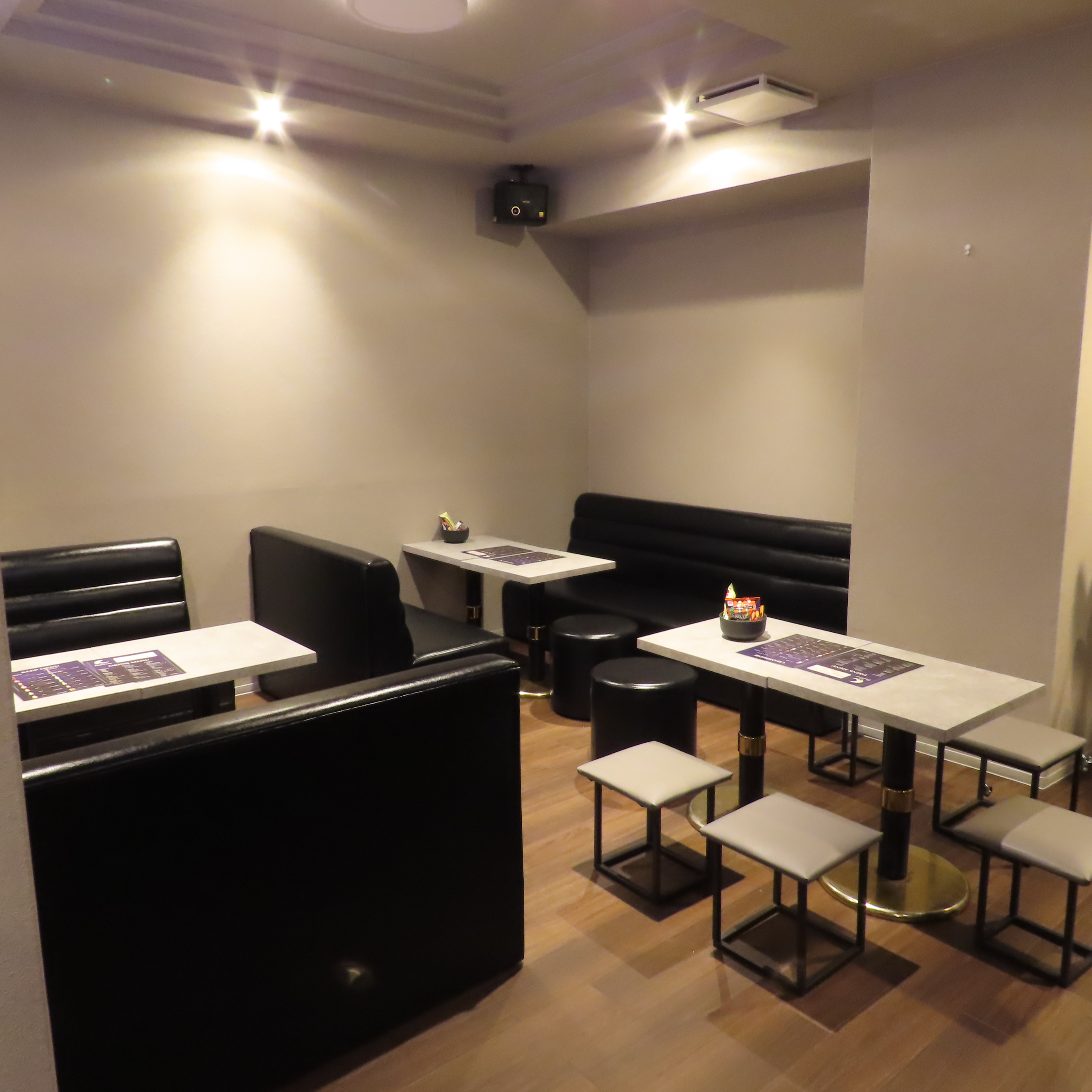 飲み放題プランで、ゲームも乾杯も自分たちのペースで
