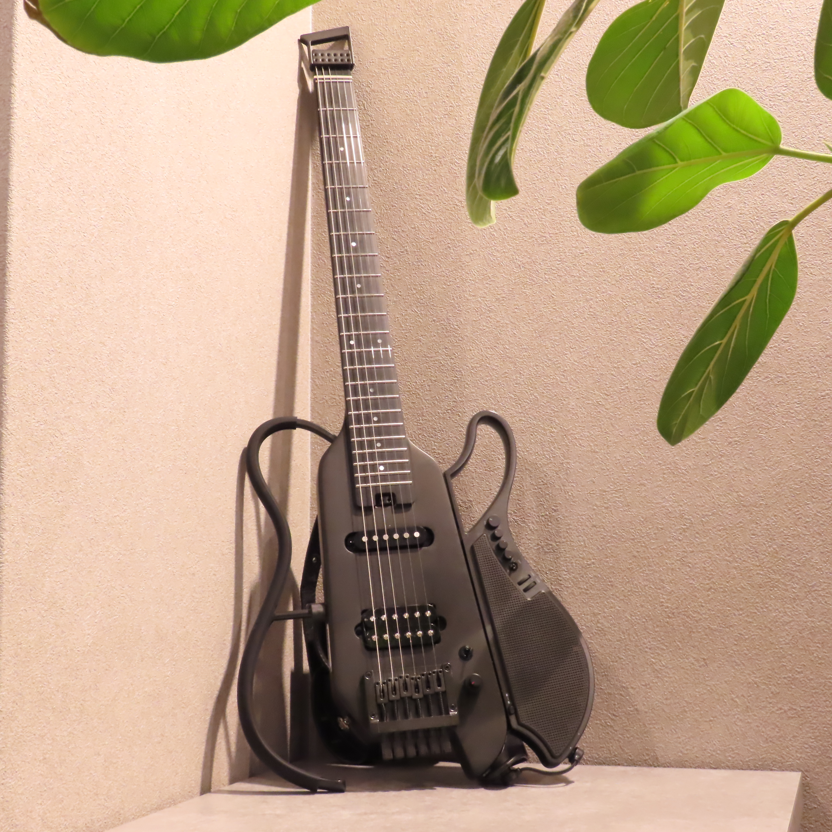 音楽好きの夜に、心ほどける一杯を。元軽音部の女性オーナーが迎える、下通の隠れ家BAR。